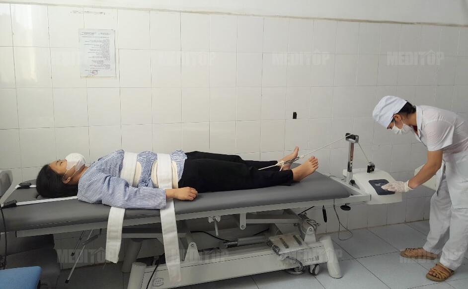 thiết bị vật lý trị liệu giường kéo giãn cột sống