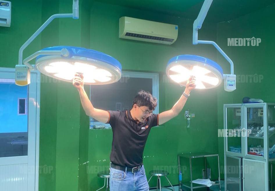 Đ&egrave;n phẫu thuật trong y tế