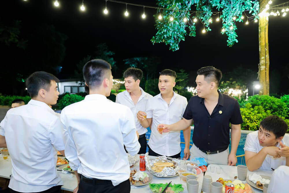 Buổi sinh nhật của c&ocirc;ng ty diễn ra vui vẻ