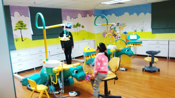 Ghế nha trẻ em Meditop cấp hình khủng long ngộ nghĩnh, có màn hình chiếu phim hoạt hình, ca nhạc