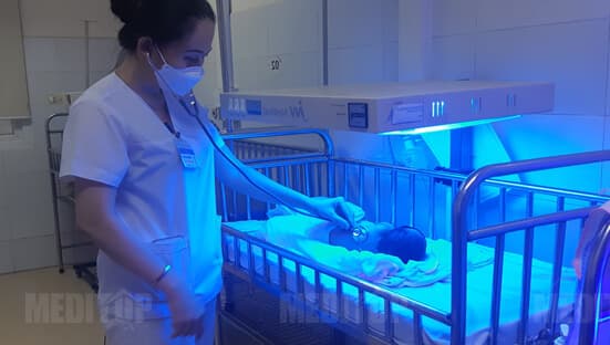 L&uacute;c n&agrave;o ch&uacute;ng ta cần chiếu đ&egrave;n v&agrave;ng da