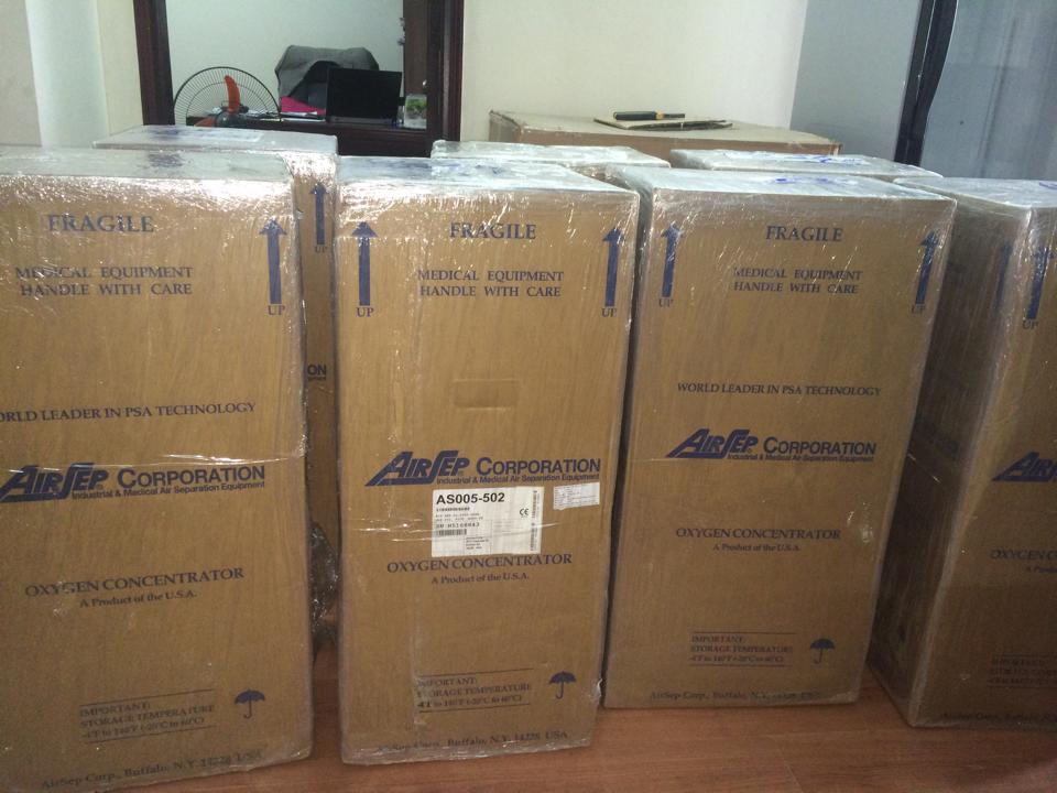 Giao m&aacute;y tạo oxi di động cho tỉnh Sơn La