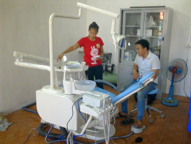 lap dat ghe may nha khoa