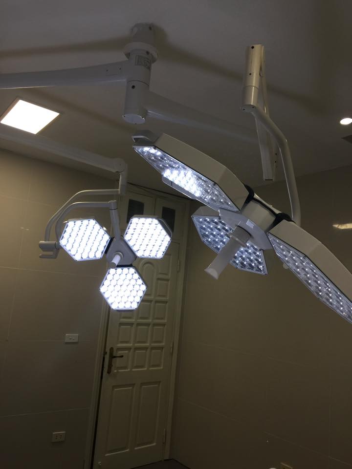 Lắp thiết bị ph&ograve;ng mổ tại Thẩm mỹ Lilita 02