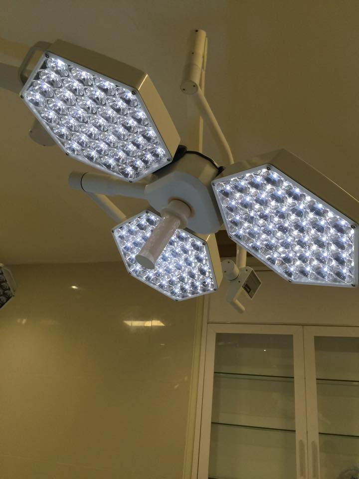 Lắp thiết bị ph&ograve;ng mổ tại Thẩm mỹ Lilita 03