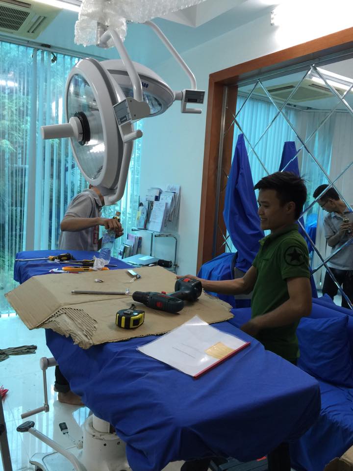 Lắp trang thiết bị ph&ograve;ng mổ tại Thẩm mỹ Mika Vũ Th&aacute;i 02