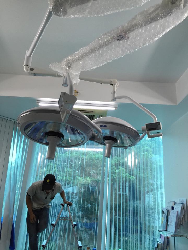 Lắp trang thiết bị ph&ograve;ng mổ tại Thẩm mỹ Mika Vũ Th&aacute;i 03