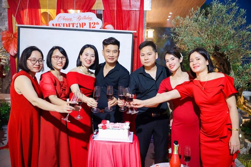 ban lãnh đạo công ty gồm