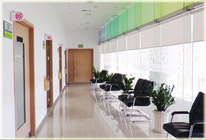 Khu chờ bệnh nhân rộng rãi, tiện nghi, sạch sẽ